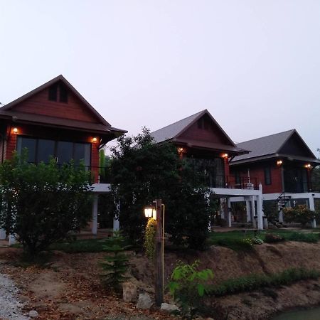 אוטאי תאני บ้านกลางเกาะ รีสอร์ท מראה חיצוני תמונה